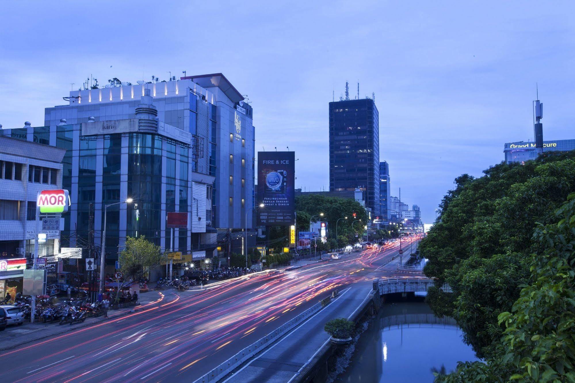 Verse Lite Hotel Gajah Mada Jakarta Luaran gambar